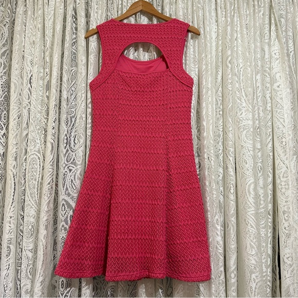 Suzy Shier sleeveless A line dress with pleats. Barbie Pink. - Picture 2 of 8